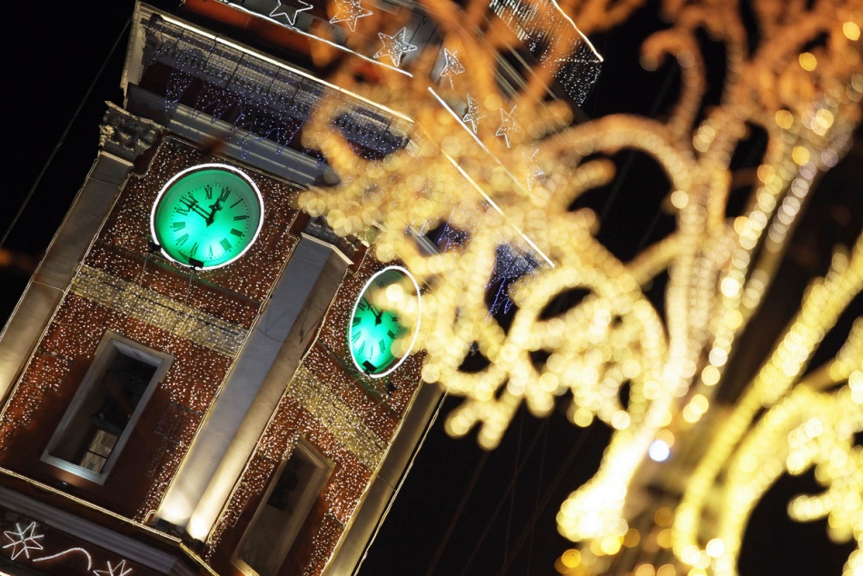 Одежда, украшения, интерьер, еда: как правильно встретить 2025 год змеи